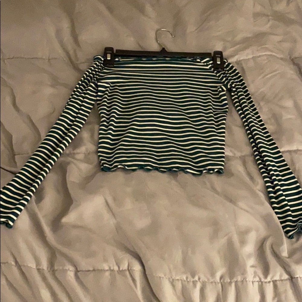 OFF THE SHOULDER TOP !